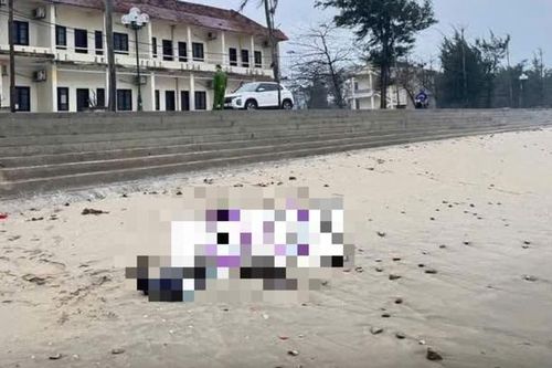 Nghệ An: Phát hiện thi thể người đàn ông trôi dạt vào bờ biển