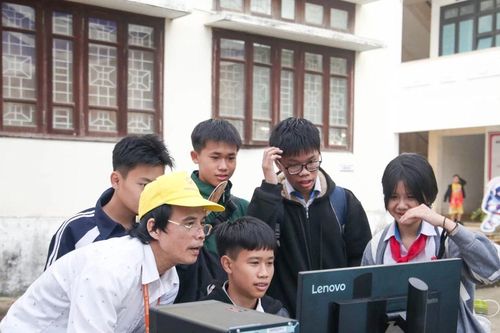 Hơn 2.300 học sinh THCS Huế tìm hiểu ngành nghề triển vọng và cơ hội việc làm