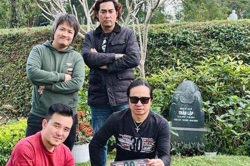 Sau 30 năm, ai còn nghe Bức Tường?