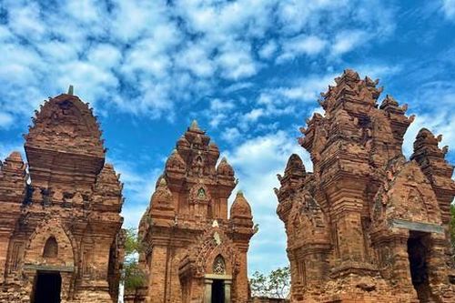 Ngắm nhìn tuyệt tác huyền bí của quần thể tháp Chăm ở Ninh Thuận