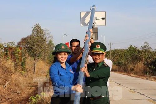 Nghĩa tình 'tháng ba biên giới' tại Đắk Lắk