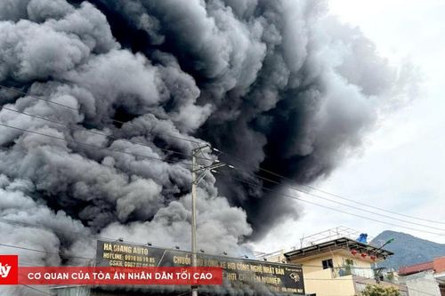 Cháy lớn tại một gara ô tô ở TP. Hà Giang