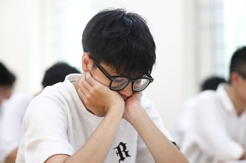 'Vòng tròn' bệnh thành tích trong giáo dục, cuối cùng dồn áp lực xuống học sinh