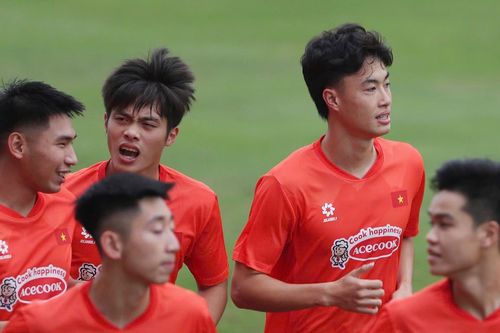 U22 Việt Nam hòa Quảng Ninh, rút cầu thủ Việt kiều chỉ sau 15 phút