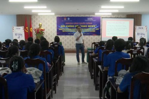 TTXVN lan tỏa tình yêu đọc sách và kiến thức phòng chống tin giả tại Phú Yên