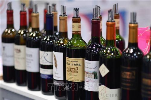 Lo ngại của ngành rượu vang giữa tâm điểm cuộc đối đầu thuế quan giữa Mỹ và EU