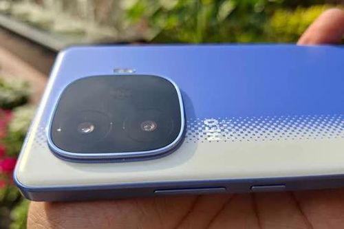 Smartphone chip Snapdragon 8s Gen 3 rẻ bậc nhất thế giới, hỗ trợ chống nước, pin 6.400mAh