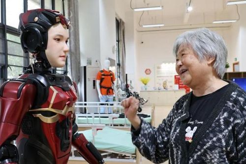 Bùng nổ xu hướng robot AI trong chăm sóc người cao tuổi