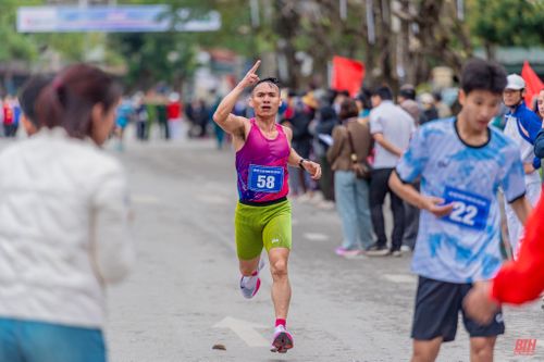 Lan tỏa tinh thần 'Chạy vì sức khỏe cộng đồng' trên đường chạy việt dã Báo Thanh Hóa