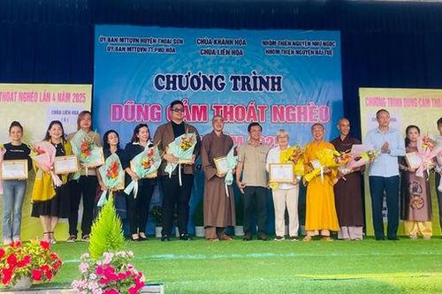 20 hộ nghèo, cận nghèo, khó khăn được 'tiếp sức' từ chương trình 'Dũng cảm thoát nghèo'