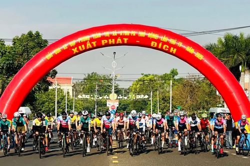 112 cua rơ tham gia Giải đua xe đạp phong trào thị xã Ayun Pa lần thứ IV