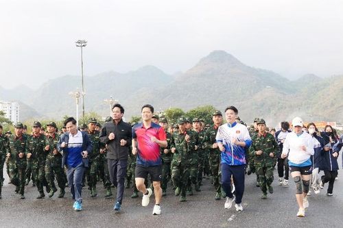 Phát động Cuộc vận động 'Toàn dân rèn luyện thân thể theo gương Bác Hồ vĩ đại' và Ngày chạy Olympic