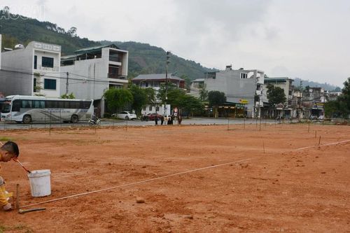 Bàn giao mặt bằng tái định cư cho các hộ dân khu vực sạt lở ở phường Nam Cường