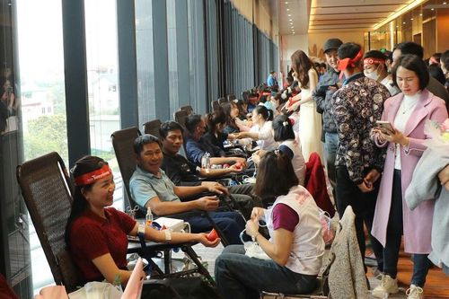 Gần 1.000 người tham gia Ngày hội hưởng ứng Chủ nhật đỏ lần thứ XVII