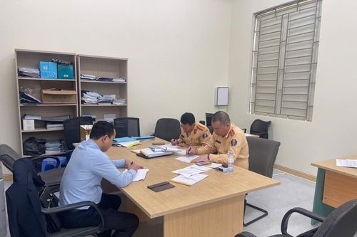 Tài xế dùng biển giả, chuyển làn không có tín hiệu báo trước bị phạt nặng