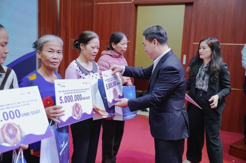 Hỗ trợ tài chính cho 200 phụ nữ có nguy cơ cao mắc bệnh ung thư