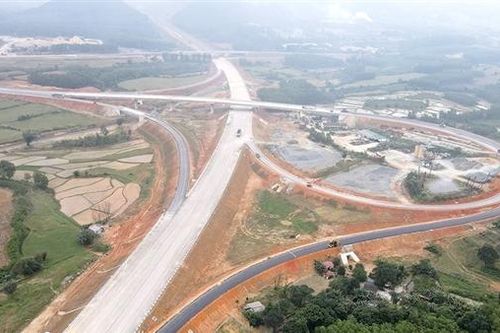 'Nước rút' trên công trường cao tốc trước ngày về đích