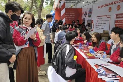 Gần 20.000 học sinh tham dự ngày hội tư vấn hướng nghiệp