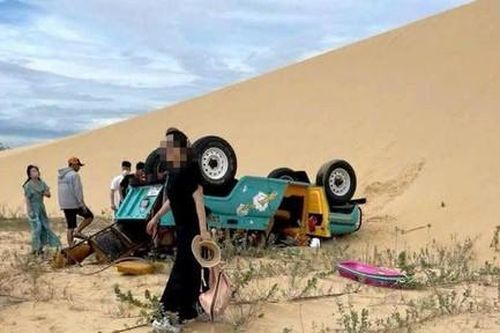 Thông tin về vụ 5 du khách Hàn Quốc bị tai nạn lật xe Jeep tại đồi cát Mũi Dinh
