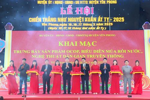 Khai mạc trưng bày sản phẩm OCOP, biểu diễn nghệ thuật dân gian truyền thống