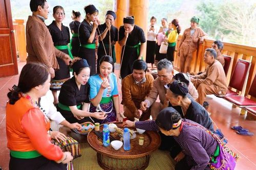 Bí ẩn lễ đón năm mới bằng tiếng sấm của dân tộc ít người nhất Việt Nam