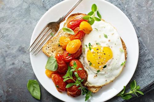 Nên ăn bao nhiêu protein vào bữa sáng?
