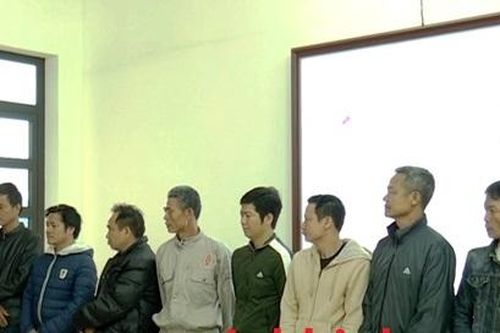 Sau tiệc rượu, chủ nhà mua tú lơ khơ cho khách đánh bạc bằng hình thức 'chơi liêng'