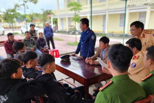 Quảng Ngãi: Nhóm học sinh ném đá làm vỡ kính 2 toa tàu SE1