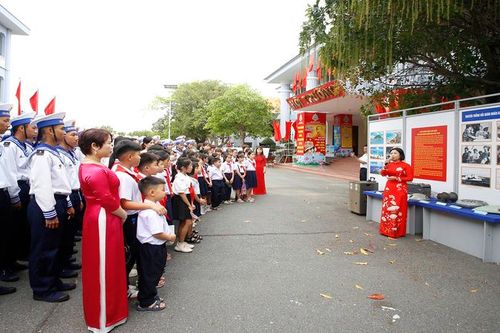 Trưng bày triển lãm về Hoàng Sa, Trường Sa và Hải quân nhân dân Việt Nam anh hùng