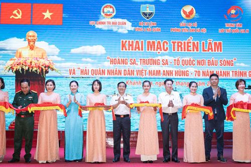Khai mạc Triển lãm nhân dịp 50 năm giải phóng Quần đảo Trường Sa và 70 năm thành lập Hải quân nhân dân Việt Nam