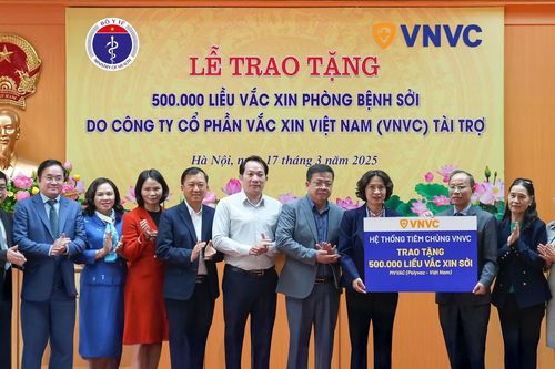 Bộ Y tế tiếp nhận thêm 500.000 liều vaccine phòng bệnh sởi