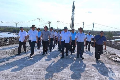 Không để chờ mặt bằng mở rộng sân bay Cà Mau