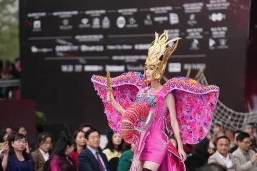 Hoa hậu, nam vương thế giới đổ bộ 'Tuần lễ thời trang sinh viên toàn cầu 2025'