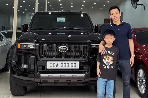 Toyota Land Cruiser Prado 2025 hơn 4 tỷ 'biển xịn' về nhà Văn Quyết