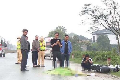 Xe máy tông vào đuôi xe tải, người đàn ông tử vong tại chỗ