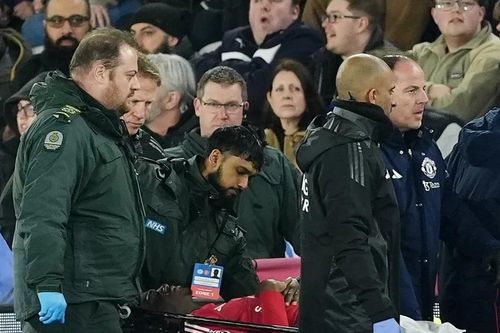 Man Utd khiến thầy trò Van Nistelroy có nguy cơ xuống hạng