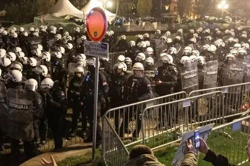 Bị tố dùng 'vũ khí âm thanh' đàn áp biểu tình, Thủ tướng Serbia bất ngờ từ chức