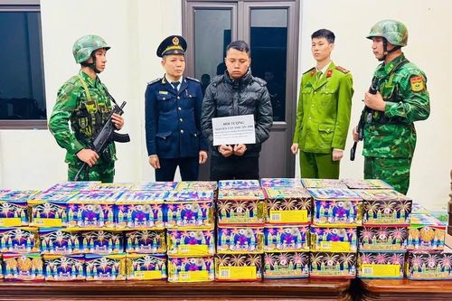 Bắt giữ đối tượng vận chuyển trái phép 84kg pháo hoa nổ