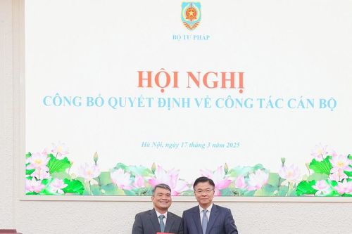 Trao quyết định bổ nhiệm Thứ trưởng Bộ Tư pháp Nguyễn Thanh Tú