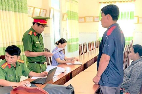 Khởi tố đối tượng kinh doanh gần 80 nghìn quyển sách giáo khoa giả