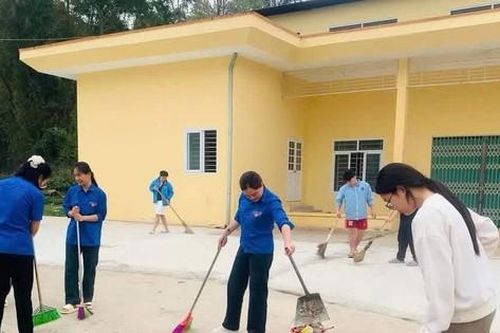 Thanh niên Cao Bằng ra quân hưởng ứng cao điểm tình nguyện xây dựng đô thị văn minh