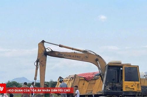 Tài xế xe chở đất tử vong vì bị cần máy múc va trúng đầu