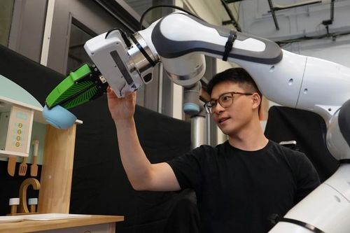 Ứng dụng AI tạo sinh giúp robot tương tác thông minh hơn