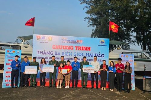 Chi đoàn VKSND TP Hà Tĩnh tham gia Chương trình 'Tháng 3 biên giới, hải đảo'