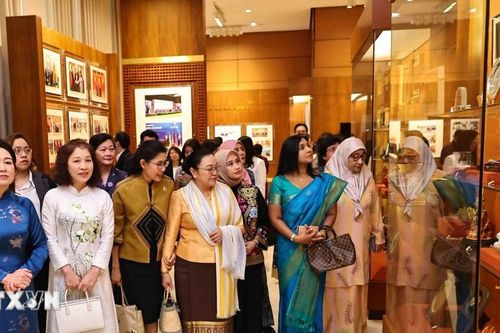 Phu nhân Chủ tịch Quốc hội gặp mặt Nhóm Phụ nữ Cộng đồng ASEAN tại Hà Nội