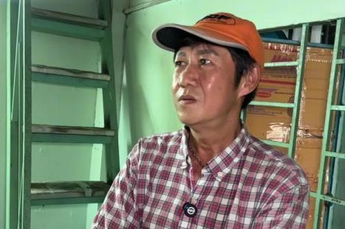 Nam ca sĩ nổi tiếng Vbiz một thời nay chạy xe ôm, sống cô độc trong phòng trọ 10m2