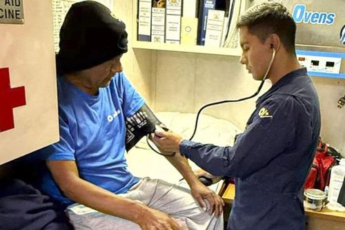 95 ngày lênh đênh trên biển, người đàn ông uống nước mưa, ăn thứ khó tin để sống sót