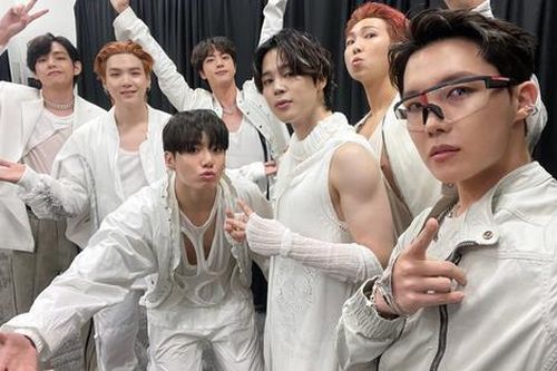 Bình luận của J-Hope về BTS gây xôn xao cộng đồng mạng