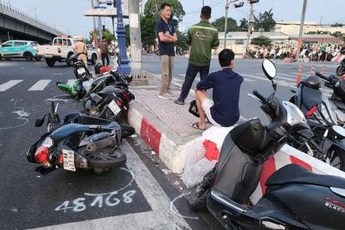 Nạn nhân nữ trong vụ ô tô Mercedes tông hàng loạt phương tiện đã tử vong