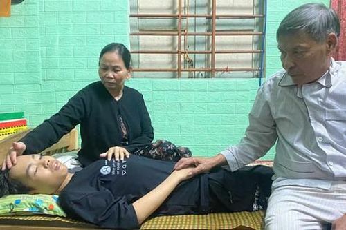 Ông ngoại ung thư mong nhường sự sống cho cháu trai mắc bệnh hiểm nghèo bị cha bỏ rơi từ lúc 3 tháng tuổi